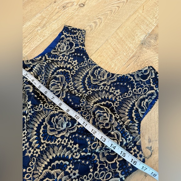 Embellished Brocade Sleeveless Sheath Dress. Blue and gold - satin lined. Size 6 - Picture 7 of 11